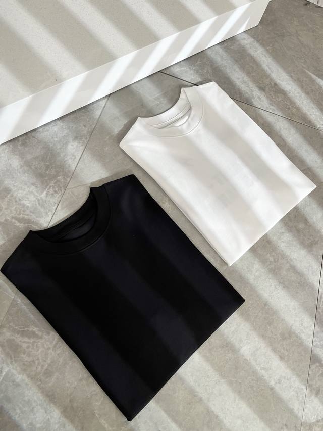 Loe*25 new suit! Short T-shirt and shorts combination. Sold as a whole set. Roun