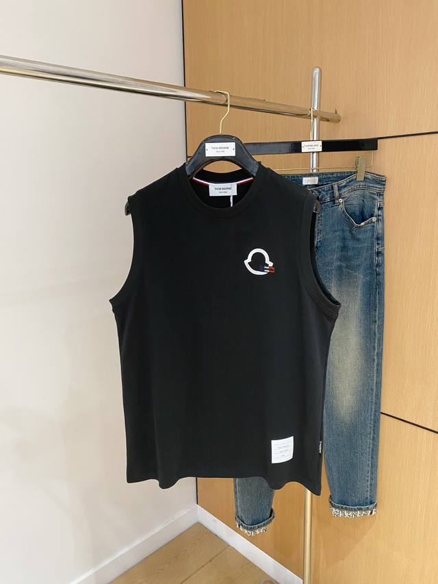 25Ss Dior geometric knitted short-sleeved top is made of ice silk yarn. The whol