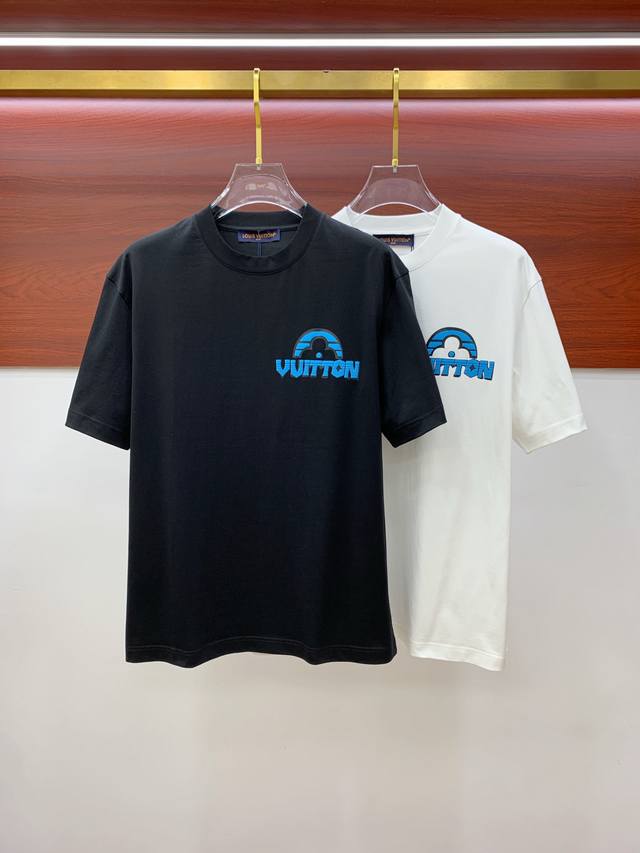 Bottegp V*25 new wide-cut T-shirt with contrasting pockets. The chest pocket is