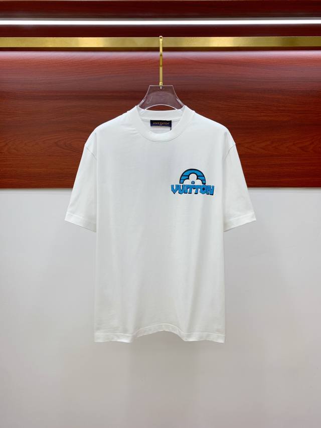 Loew*25's new flower T-shirt is captured by this tulip T-shirt~ The black base i