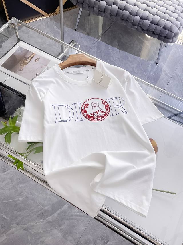 Lv*25 new spliced hooded sun protection clothing has logo embellishments on the