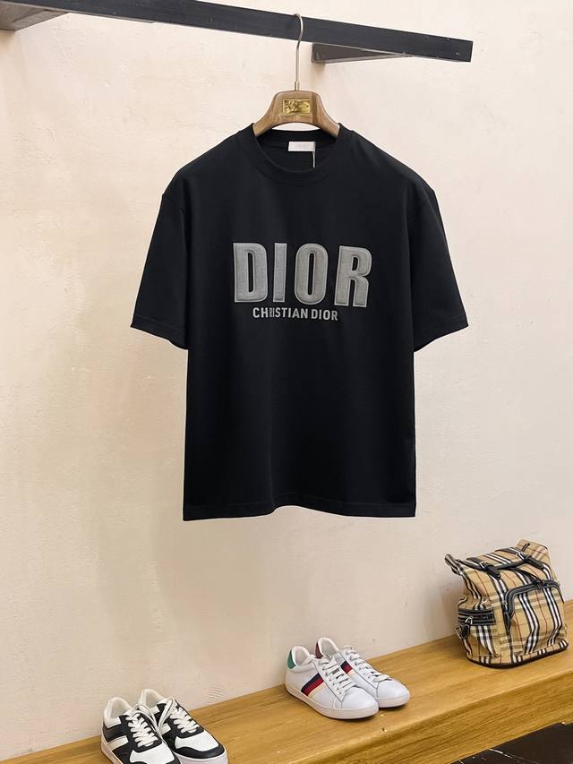 New Dio Butterfly Crochet Short Sleeve Top is presented with a very romantic cro