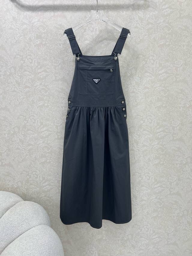 Gucc* 2025Ss new pleated skirt is classic and fashionable. It is elegant and cla