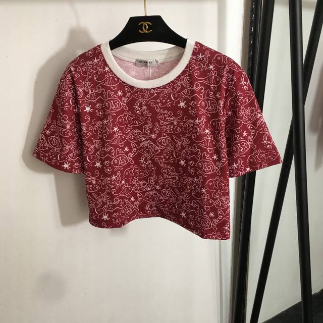 Louis Vuitton's new gradient logo short-sleeved T-shirt is a must-have item for