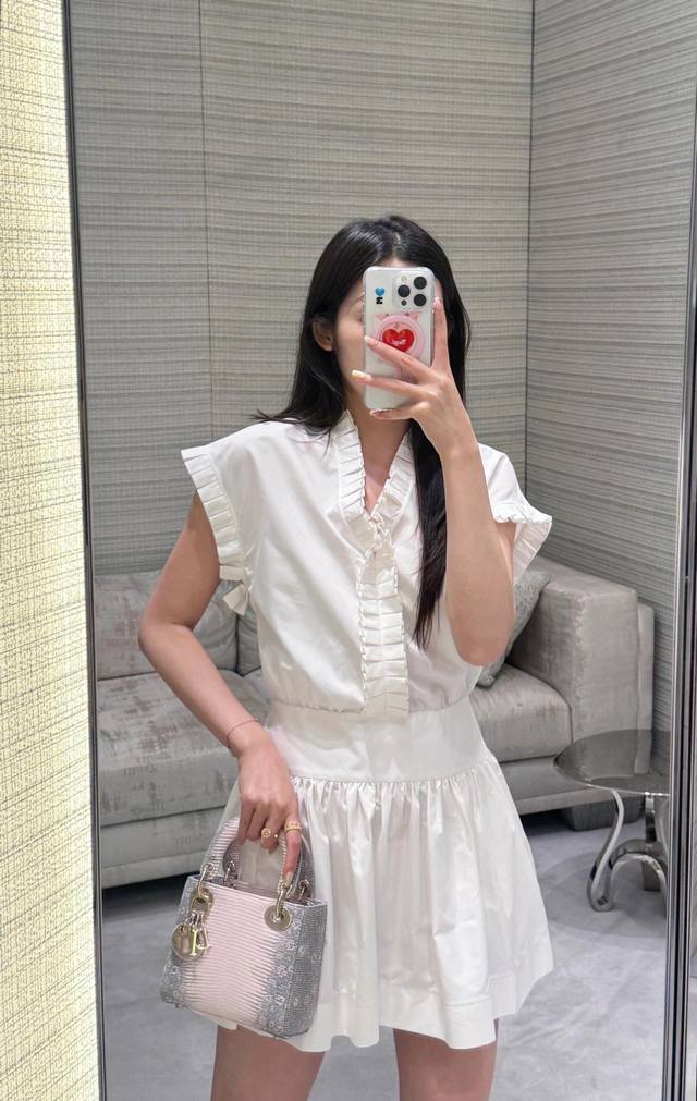 Dior24Ss bee embroidered vest and pleated skirt two-piece set! A bee embroidered