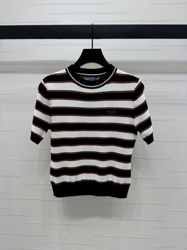 New [P]! Latest Skims 25New printed T-shirt + trousers. Size: Sml. T-shirt. Trou