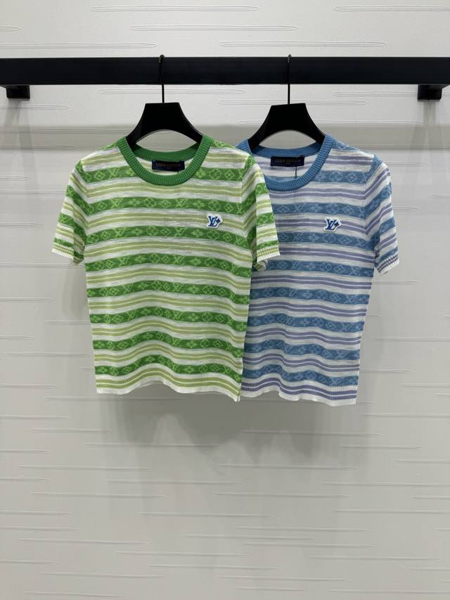 New [P]! Latest Skims 25New printed T-shirt + trousers. Size: Sml. T-shirt. Trou