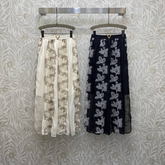 New [P]! Latest D 25New letter jacquard knitted short-sleeved top. Size: Sml. .