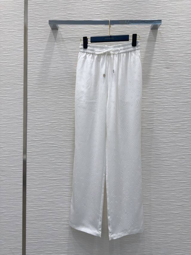 New [P]! Latest Miu 25New letter embroidered suspender knitted dress. Size: Sml.