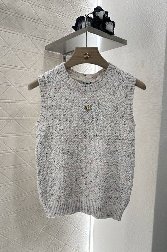 Fend* New 25 Series New Solid Color Vest Size / Sml