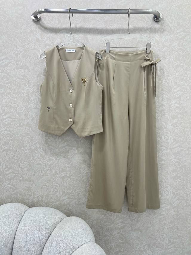 25Ss Dior's ice silk knitted short sleeves are the most indispensable item in su