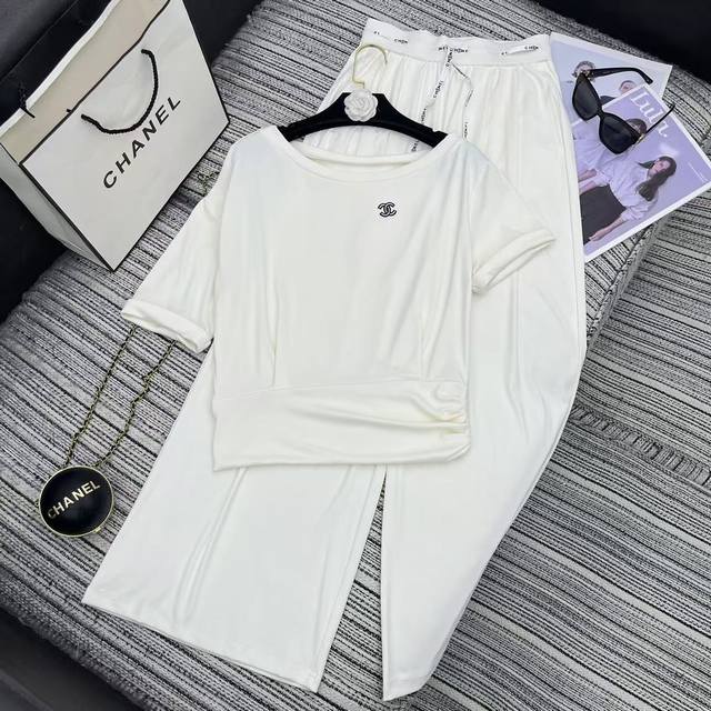Cc Xiaoxiangjia! Counter model! Jacquard round neck slim fit knit top with lette