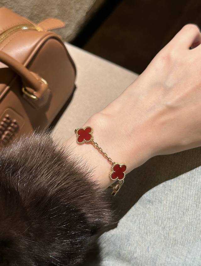Van Cleef & Arpels classic carnelian bracelet Vca four-leaf clover five-flower r