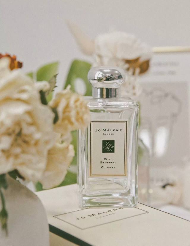 Jo Malone London Wild Bluewell 100ml, with a counter handbag. A must-have perfum