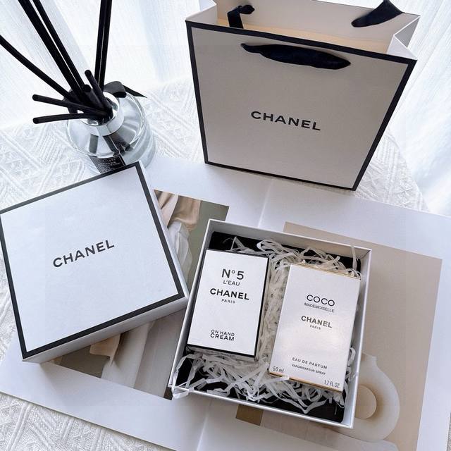 Chanel Cocoa Perfume + White Egg Hand Cream Gift Box with Handbag, a must-have g