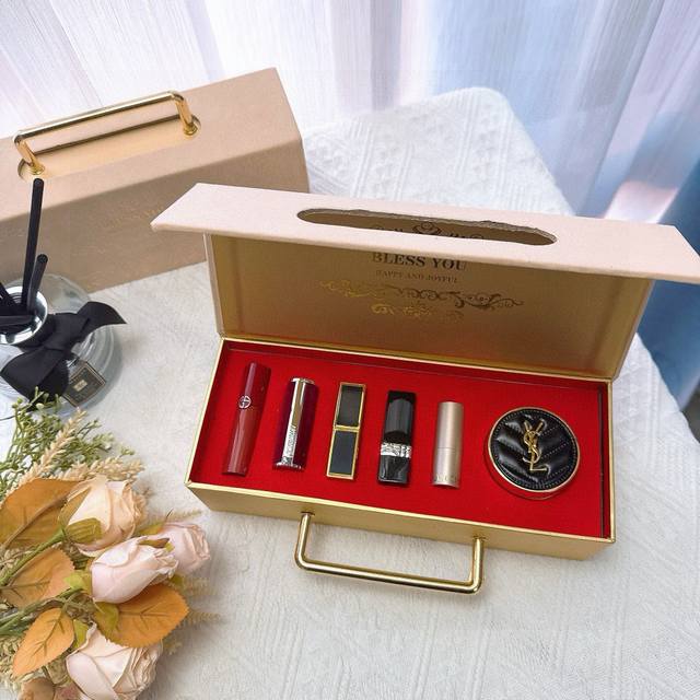 The most beautiful gift box for Valentine's Day Oh my god, I can't wait I want t