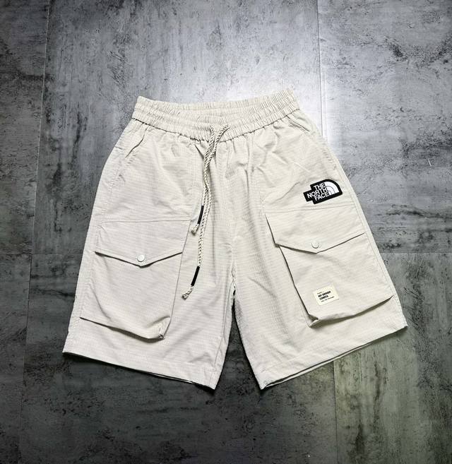 The North Face designer patchwork retro casual couple shorts The fabric is quick