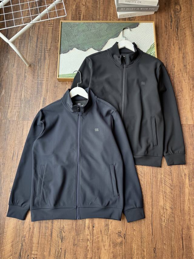 Spring is here and the temperature is changing. A suitable coat is essential. Th