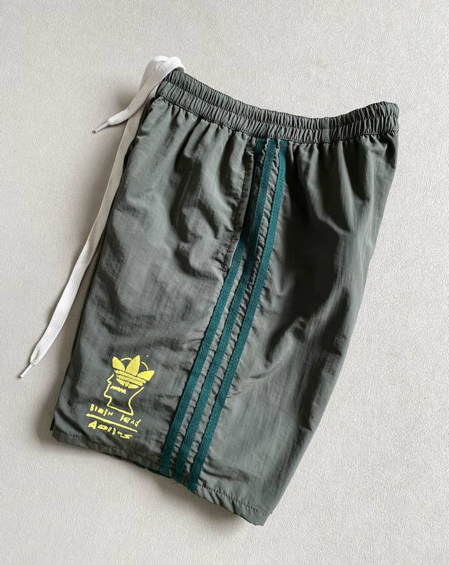 Shorts Adidas Originals x Brain Dead co-branded casual shorts Classic three-bar