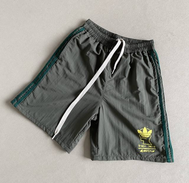 New Adidas Originals x Brain Dead co-branded casual shorts Classic three-bar des