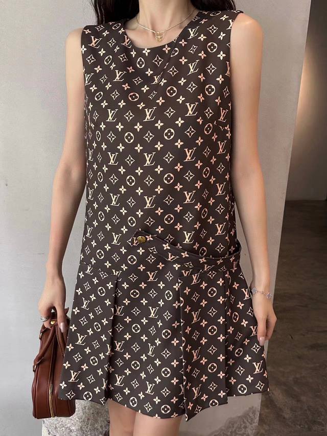 Louis Vuitton Lv Donkey's old flower four-leaf clover letter print round neck ve