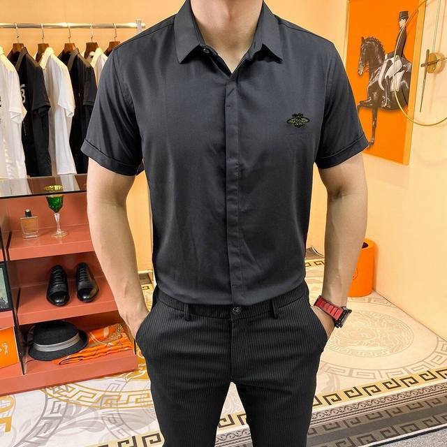 Gucci's latest short-sleeved shirt for men! Unique. Satin stretch cotton short-s