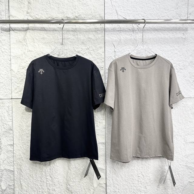 Code 0253025 Descente Essential solid color printed pattern round neck moisture