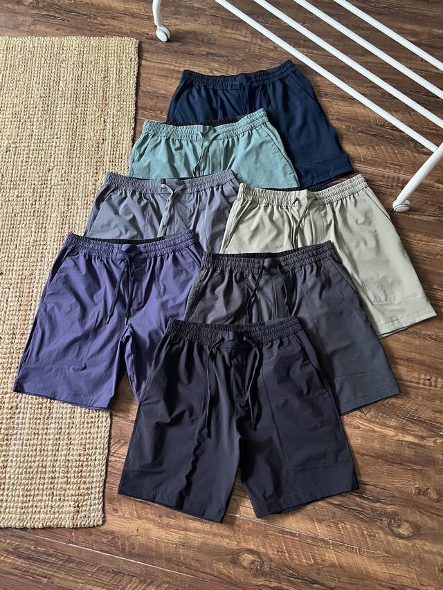 Lululemon men's summer drawstring woven casual shorts. In the hot summer, this p
