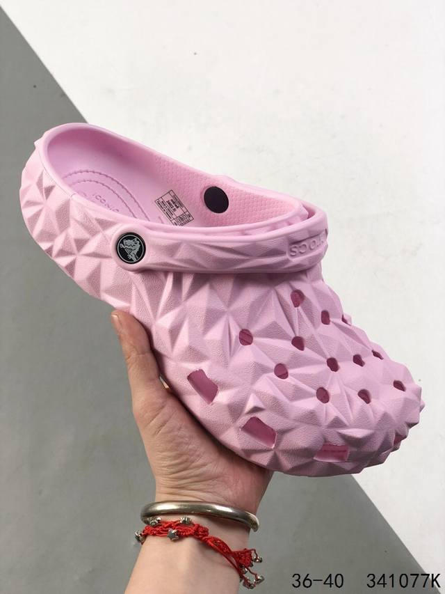 Crocs Classic Clog Crocs series casual beach hole slippers and sandals are made