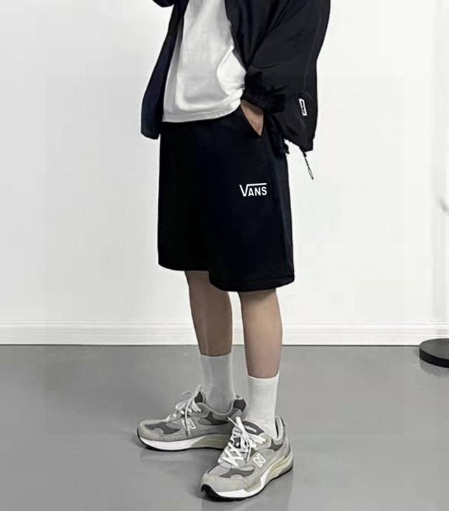 Vans Vans printed latest summer basic five-point casual shorts are made of heavy