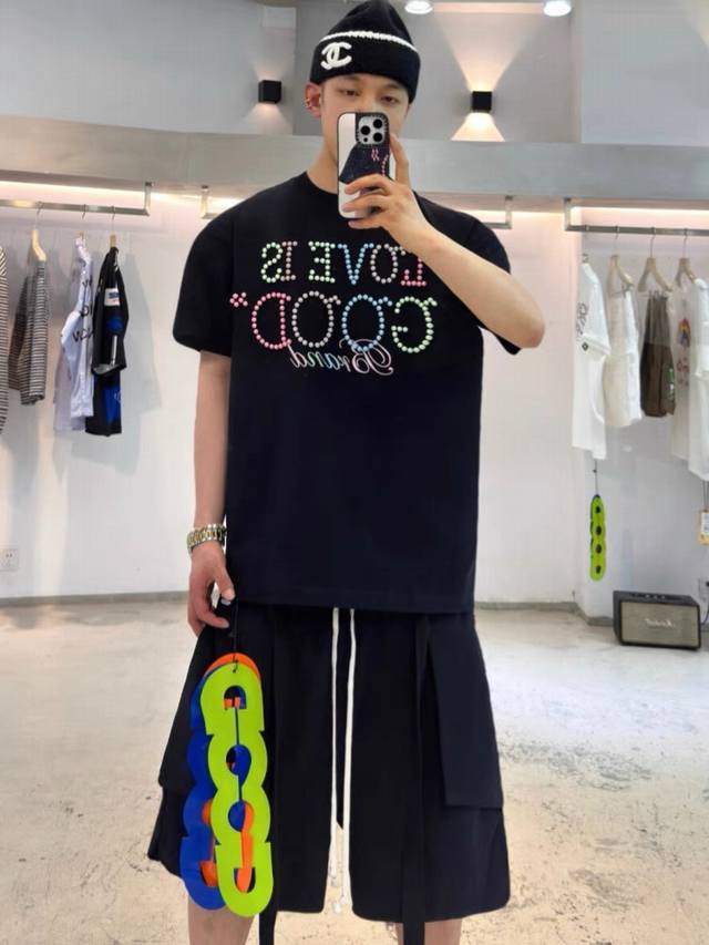 More trendy upper body looks: