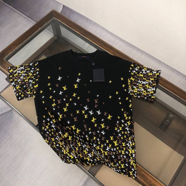 High quality Louis Vuitton T-shirt with small letters and full flowers! 25Ss new