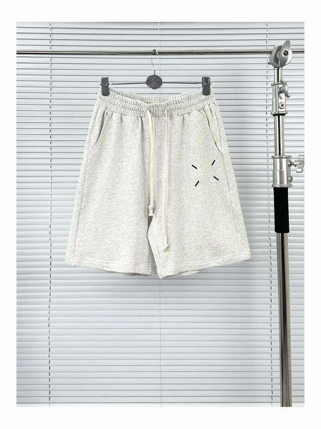 Margiela four-corner logo shorts black light gray S-Xl Top version Maison Margie