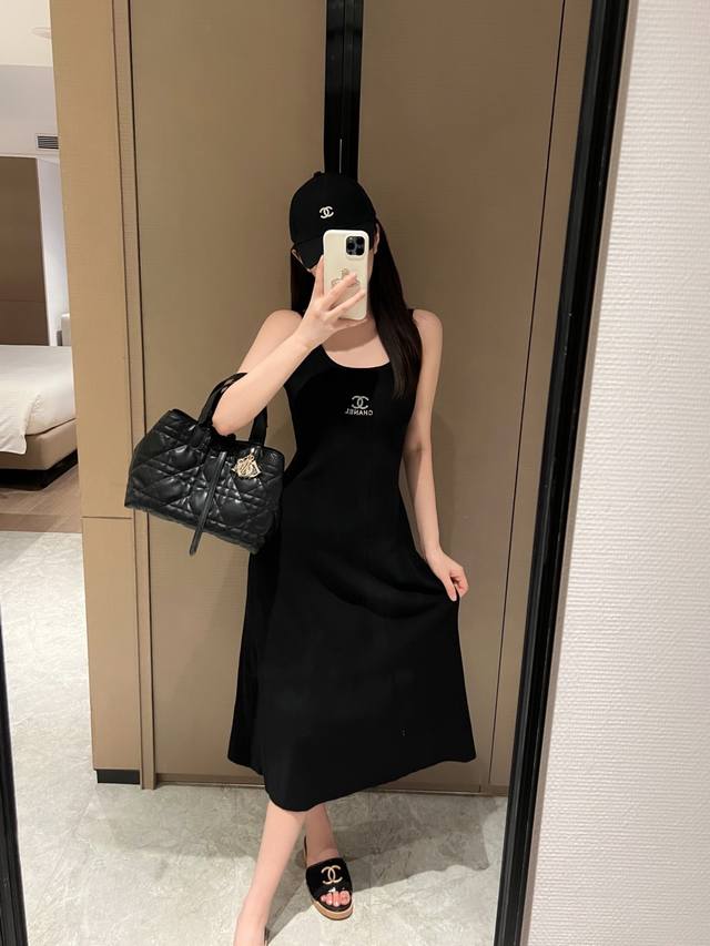 New arrival Chanel style suspender knitted dress It looks like a rich girl who j