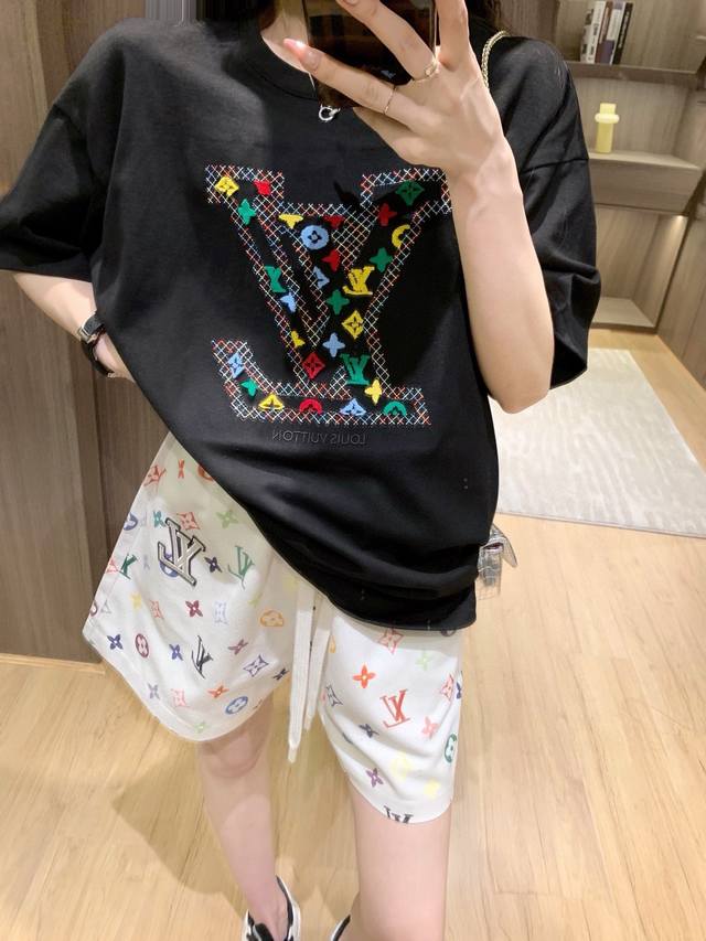 New arrival Lv Donkey Heavy Industry embroidered short-sleeved old flower shorts