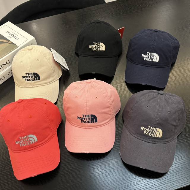 The North Face sports casual baseball cap , a must-have item for men and women,
