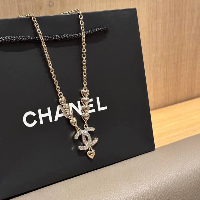 I fell in love with Chanel at first sight. Chanel's new metal heart necklace is