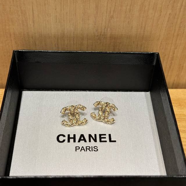 Today's new Chanel 24 new earrings, hot-selling style, star-shaped pearls, simpl