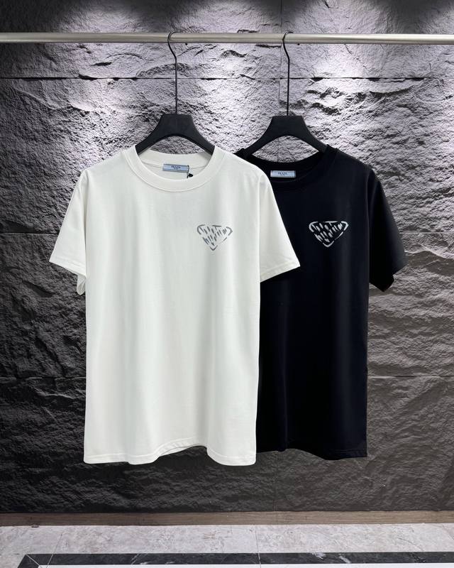 High quality Prada Prada new T-shirt with digital graffiti on the back! 25Ss new