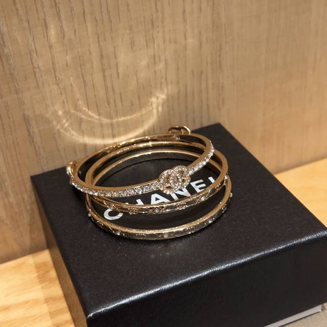 New product on the shelves, Chanel three-in-one bracelet, nothing but stunning!