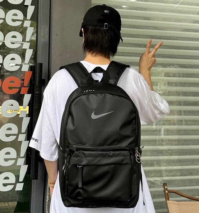 Nike backpack, single shoulder bag, student school bag. looks very good on the u