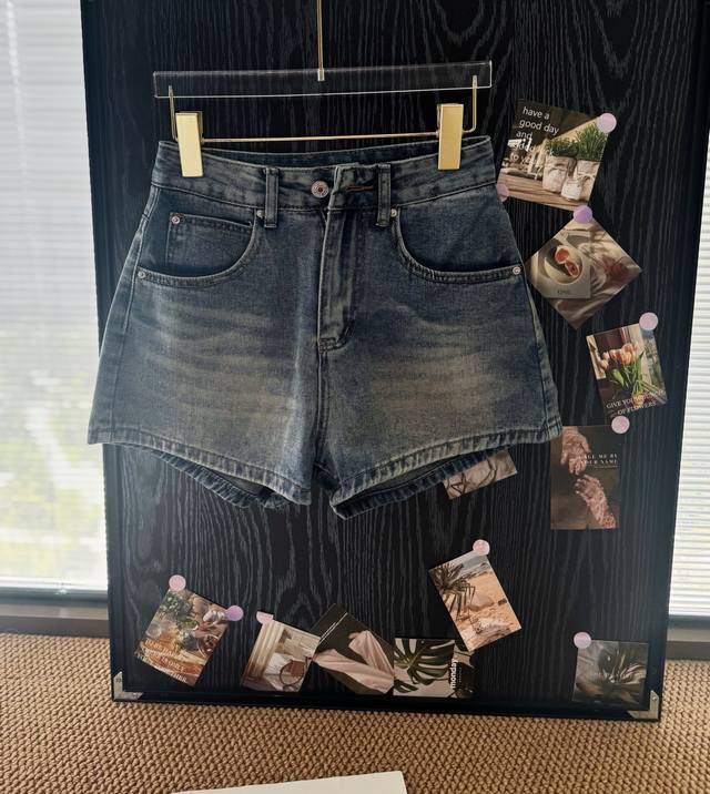 Product name: Alexander Wan* Da Wang hot diamond letter denim shorts Size: SML C