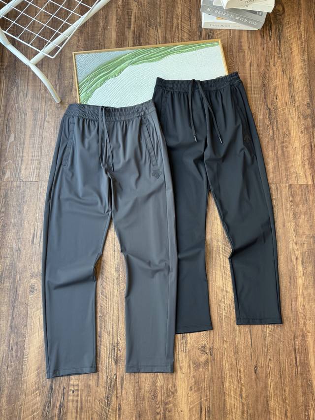 Are you still troubled by sticky and stuffy pants when going out in summer? Desc