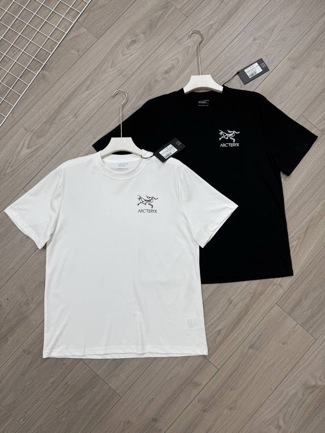 Details of the new Arc'teryx T-shirt Arc'teryx latest letter print logo design u