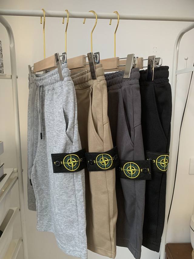 Stone Island 25Ss new badge logo versatile casual shorts, four colors available.
