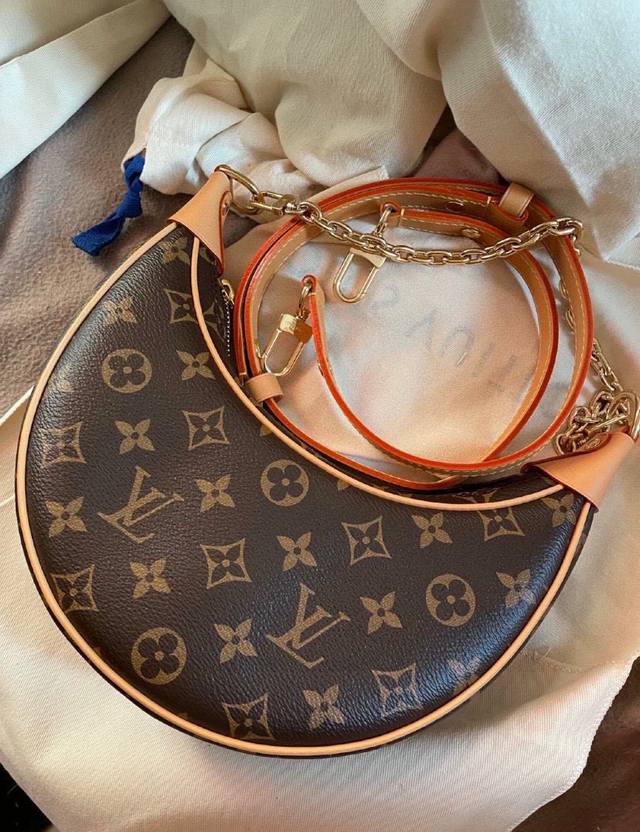 Lv Louis Vuitton pea bag 22S latest single-shoulder crossbody chain handbag can