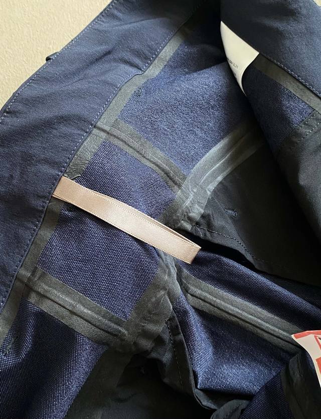 More details New high-end V series business casual laminated waterproof outdoor