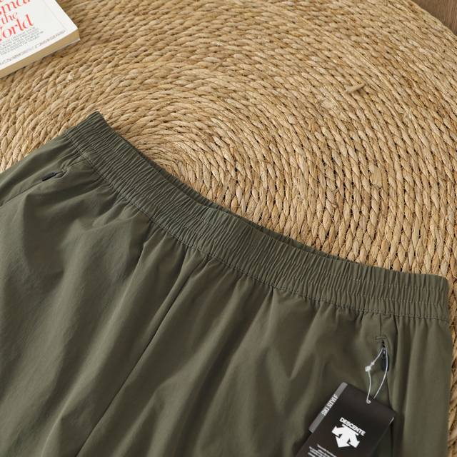 for Descente summer new men's ice silk sports shorts! functional outdoor and urb