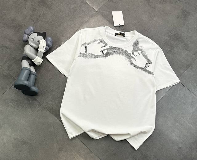 Fashion brand Dior direct spray embroidery craft couple short-sleeved T-shirt! :
