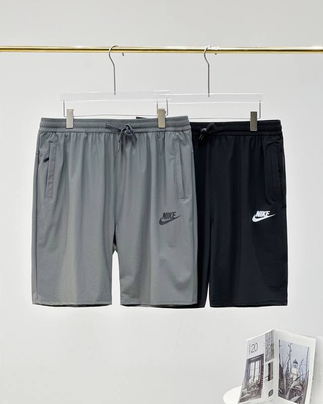 Nike's same outdoor functional quick-drying shorts as in the Nike closet. Custom